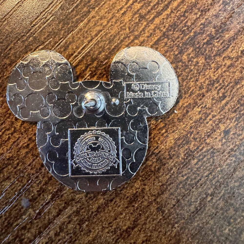 ONE LOT Disney Trading Pins - Picture 15 of 16